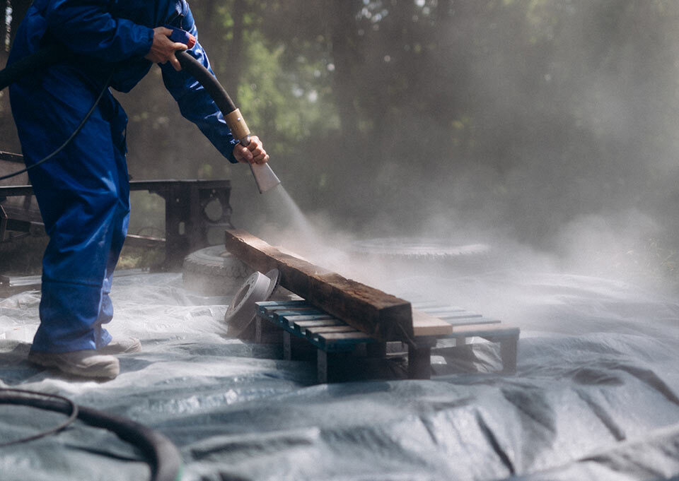 Czym jest obróbka strumieniowo ścierna